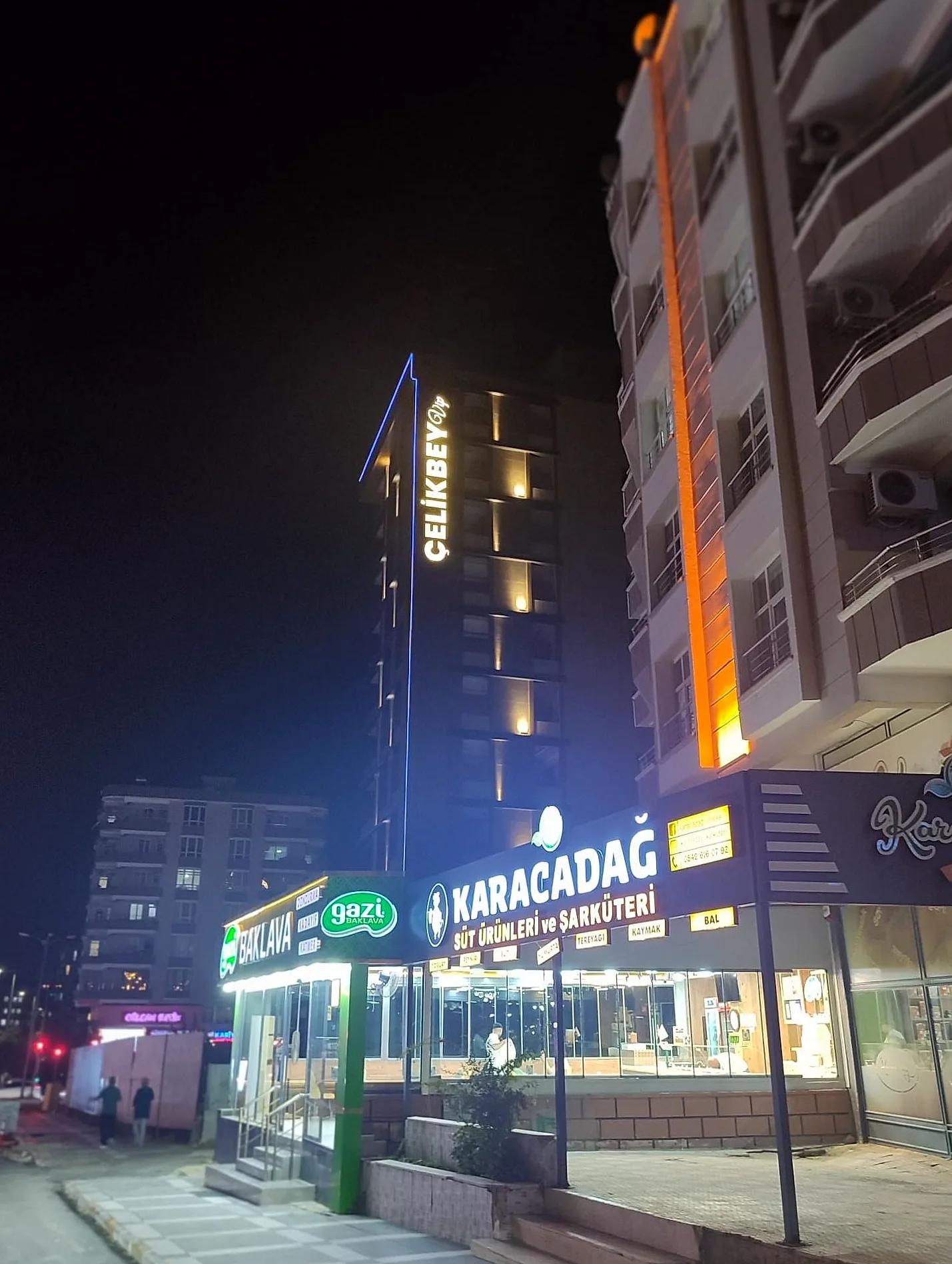 Çelikbey — Işık Patlaması (Kutu Harf)
