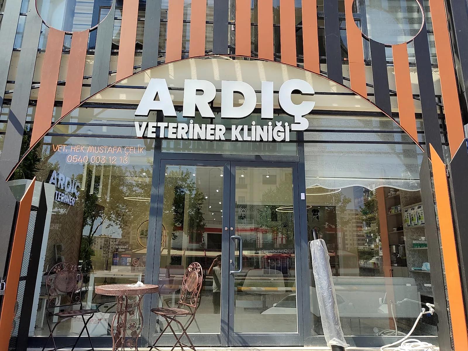 Ardınç Demir Izgara ÜZeri Kutu harf.jpg