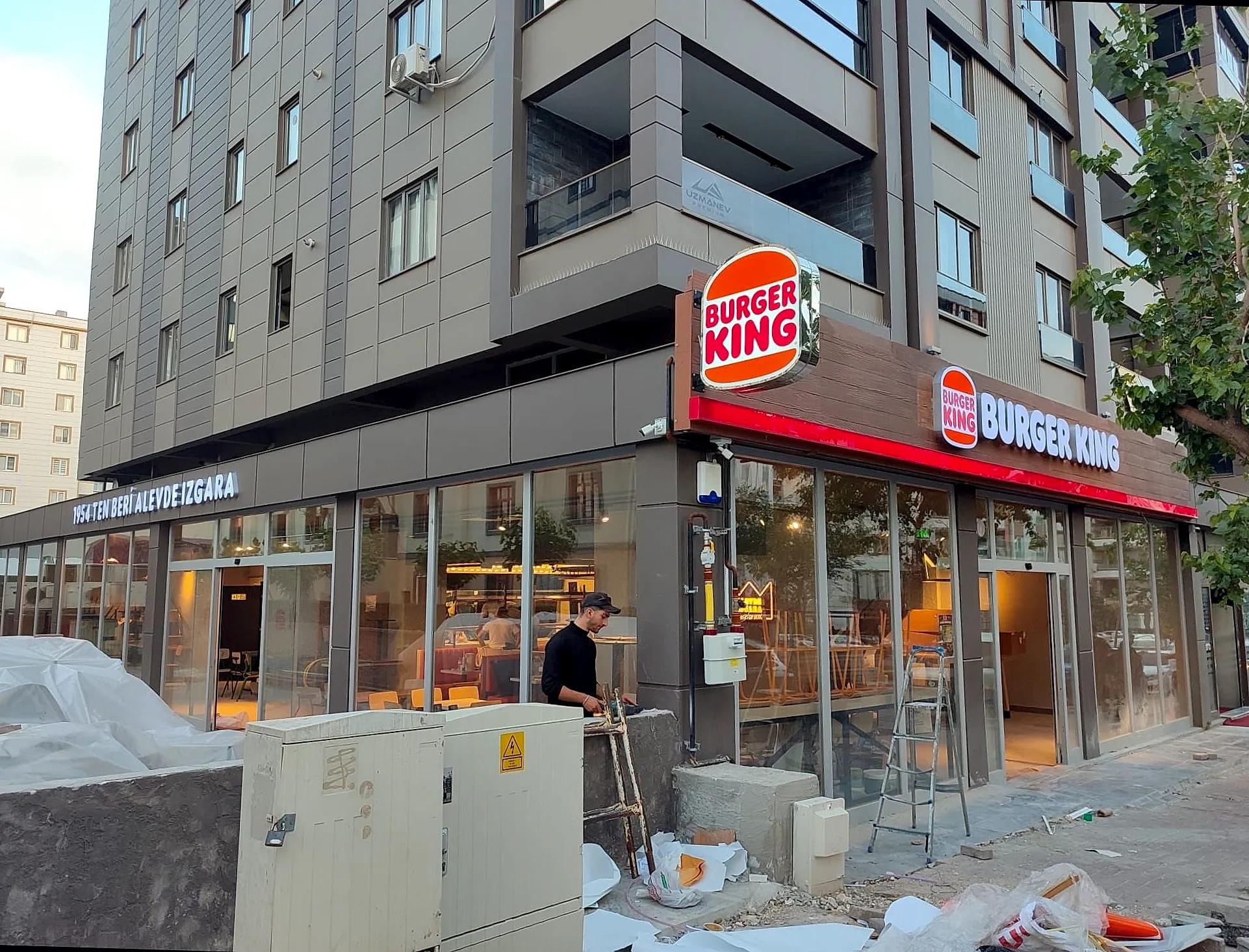 Kompozit Kutu Harf uygulaması: Burger King Kompozit Kutu Harf Montaj