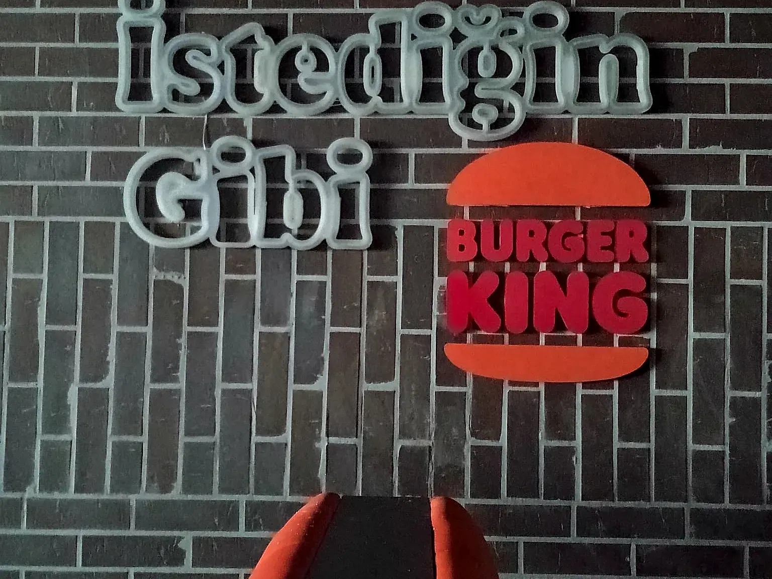 Burger King — Neon Tabela