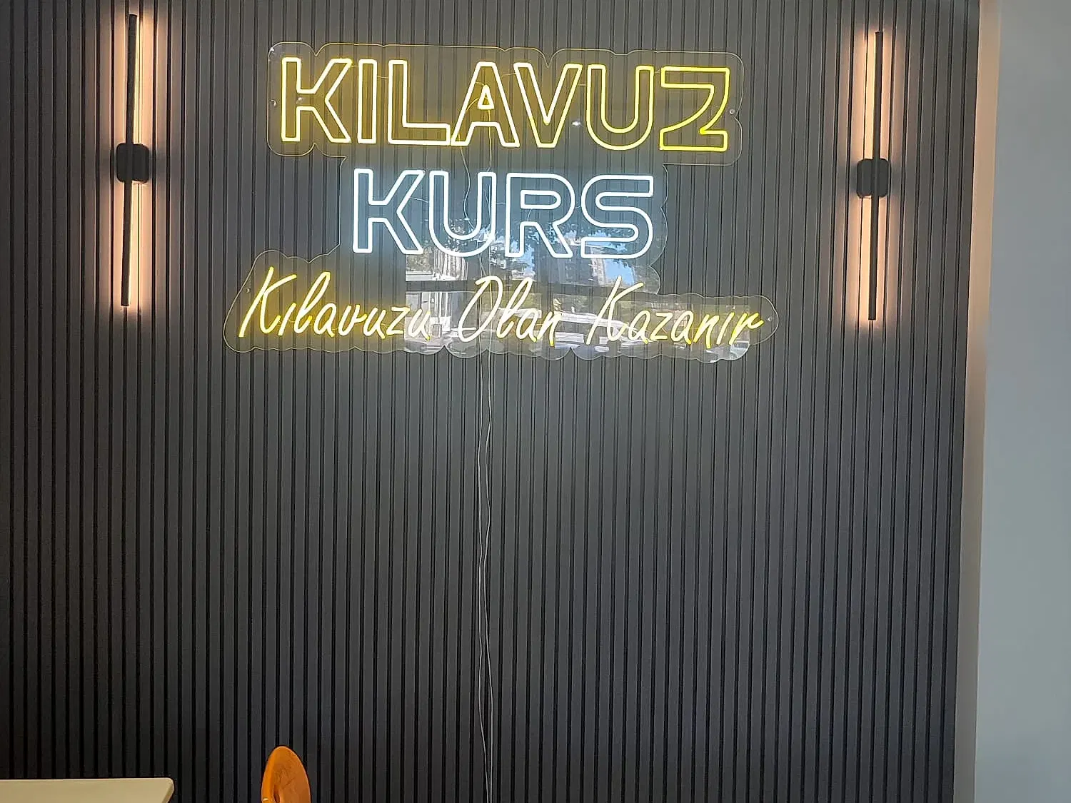 Kılavuz Kurs — Neon Tabela