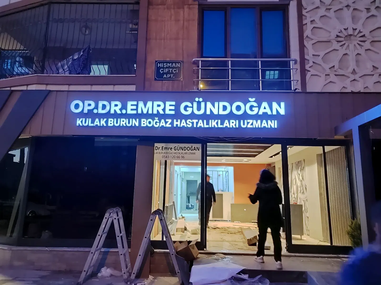 Op.dr. Emre Gündoğan KBB — Yan Bant Alüminyum Kutu Harf