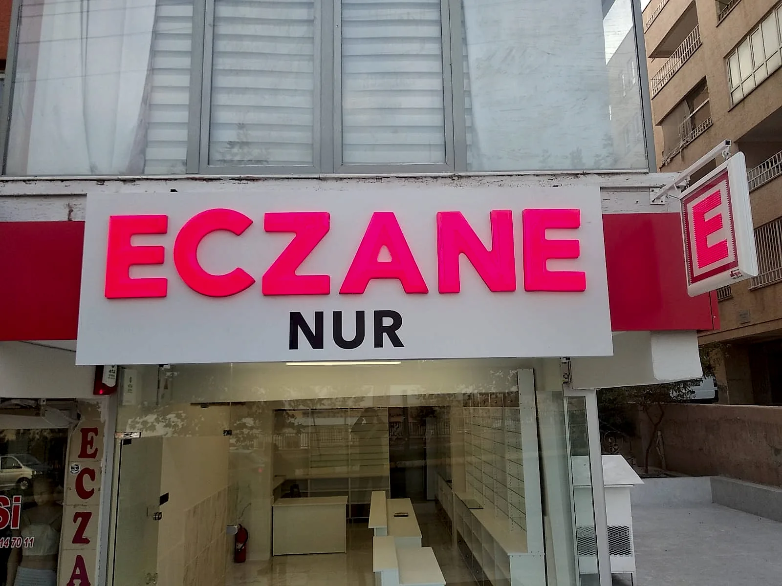Nur Eczane Tabelası.jpeg