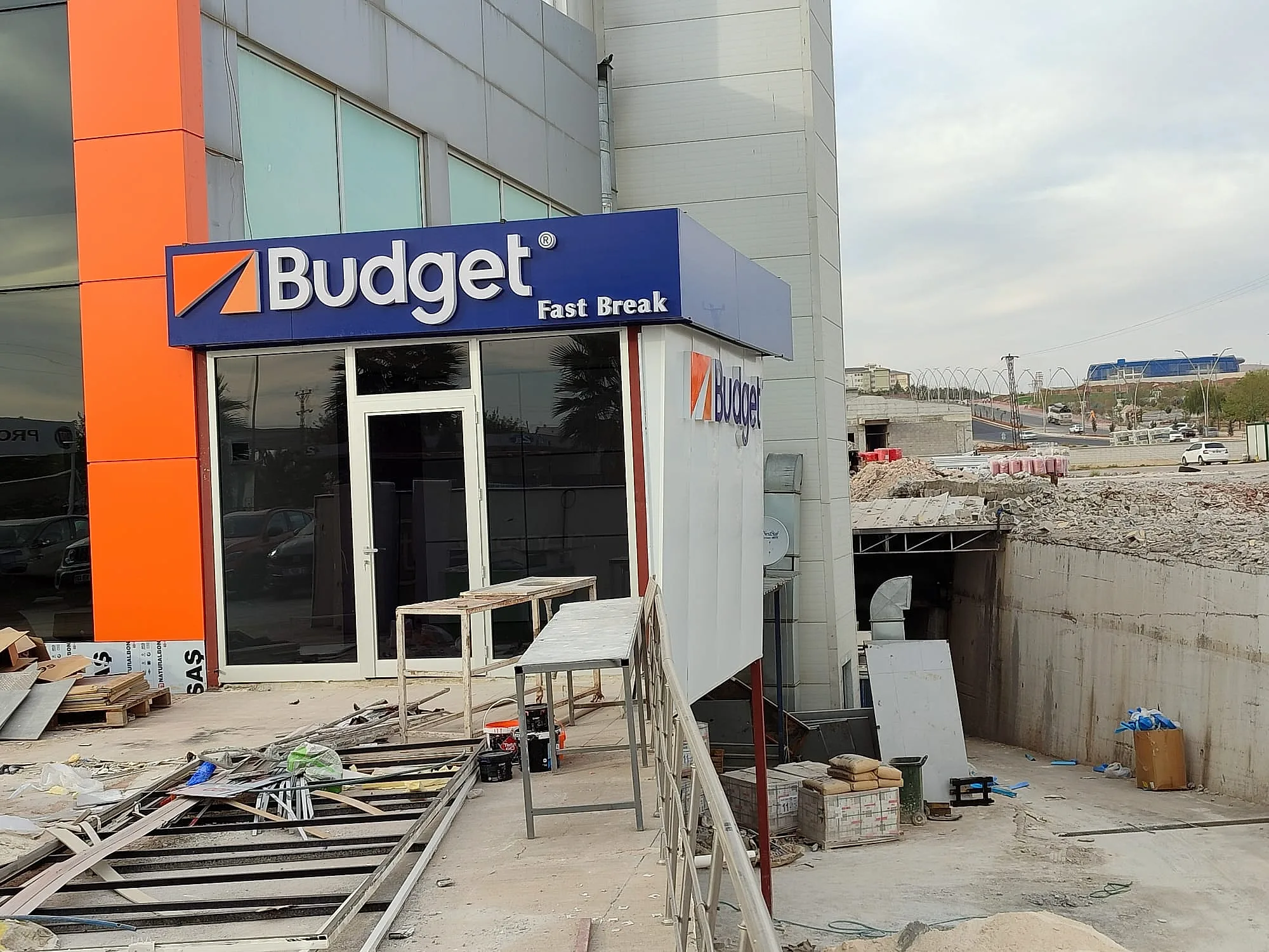 Budget — Işık Patlaması (Kutu Harf) — önce