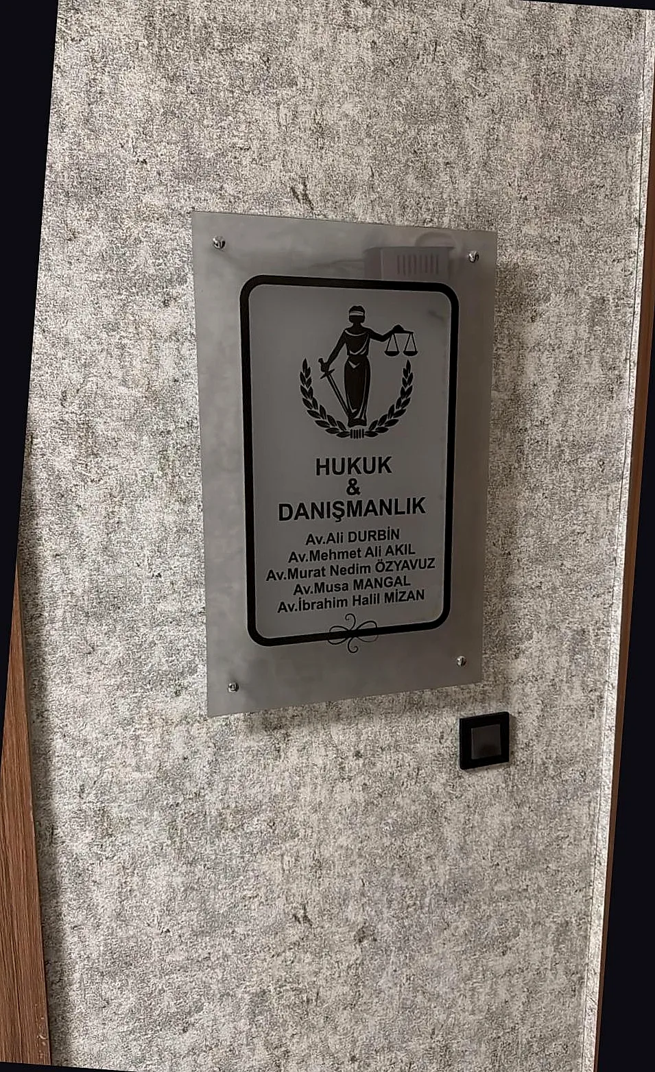 Hukuk & Danışmanlık (av. Ali Durbin Vd.) — İsimlik / Kapı İsimliği