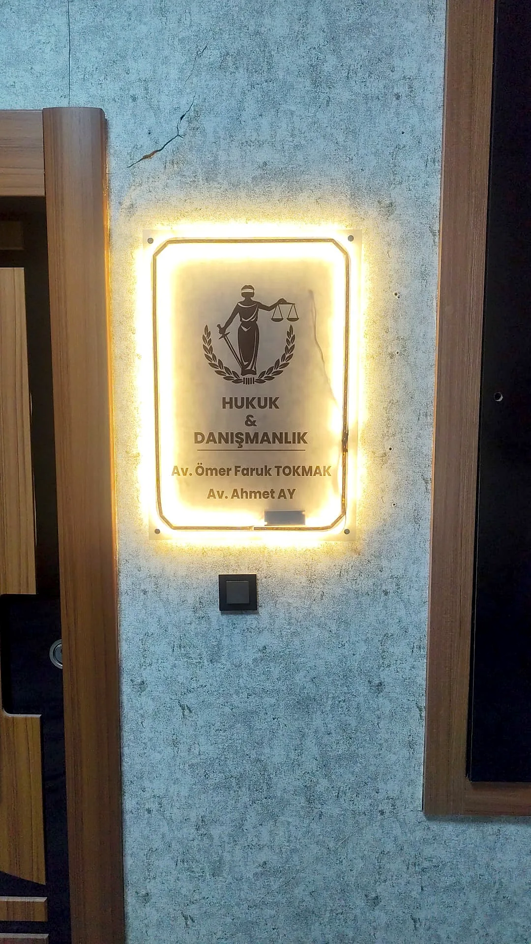 Hukuk & Danışmanlık (av. Ömer Faruk Tokm — İsimlik / Kapı İsimliği
