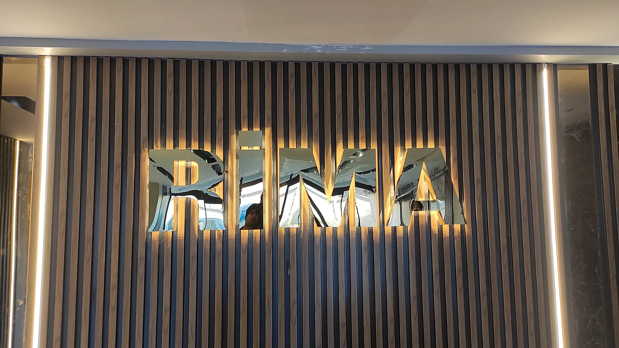 Rima — Krom Harf Arkadan Işıklı