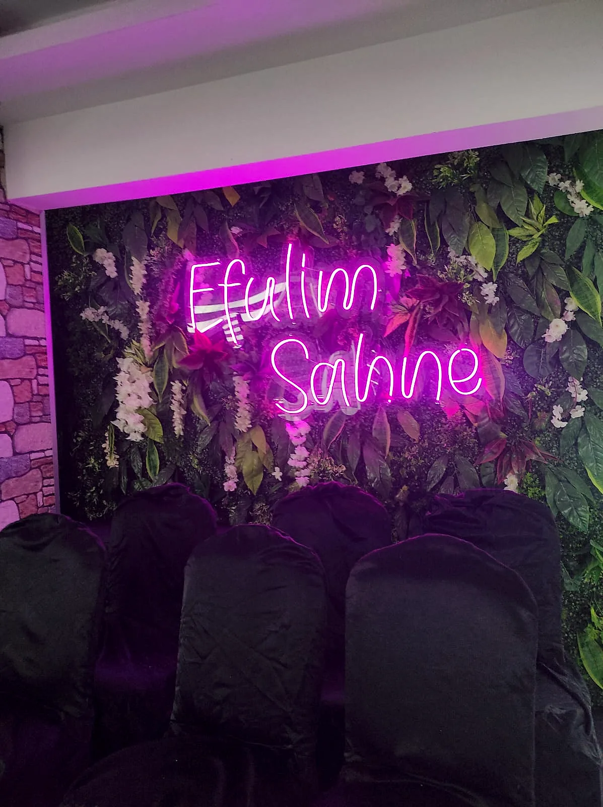Efulim — Neon Tabela